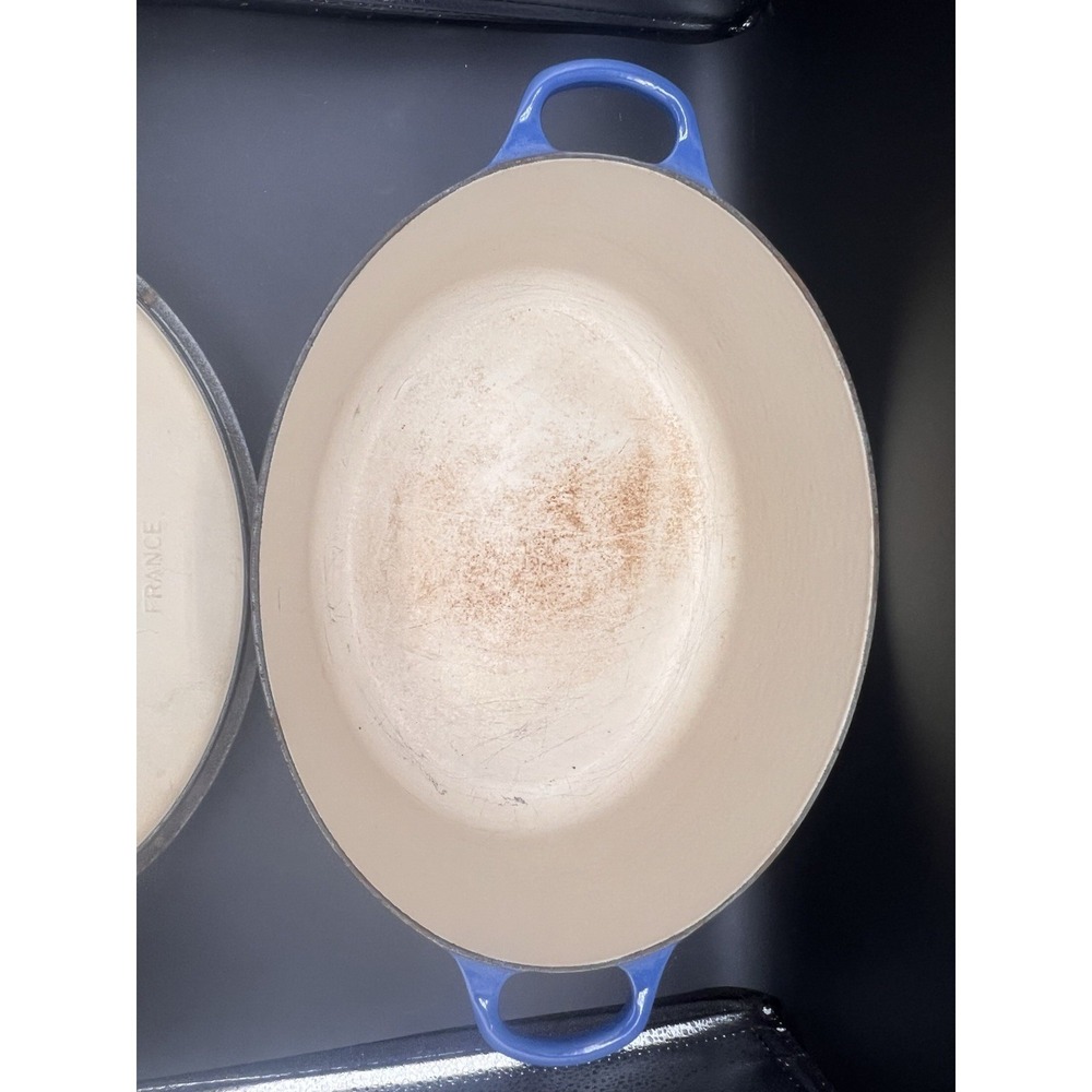 Le Creuset cast iron oval cobalt blue dutch oven #33 8 quart with lid - Picture 7 of 9